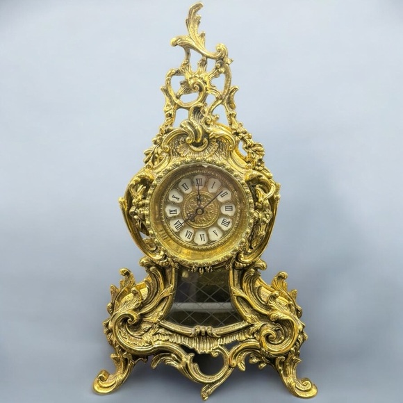 Vintage 1970s Gold-Plated Solid Brass Table ClockElegant & Functional Showpiece. - Picture 10 of 10